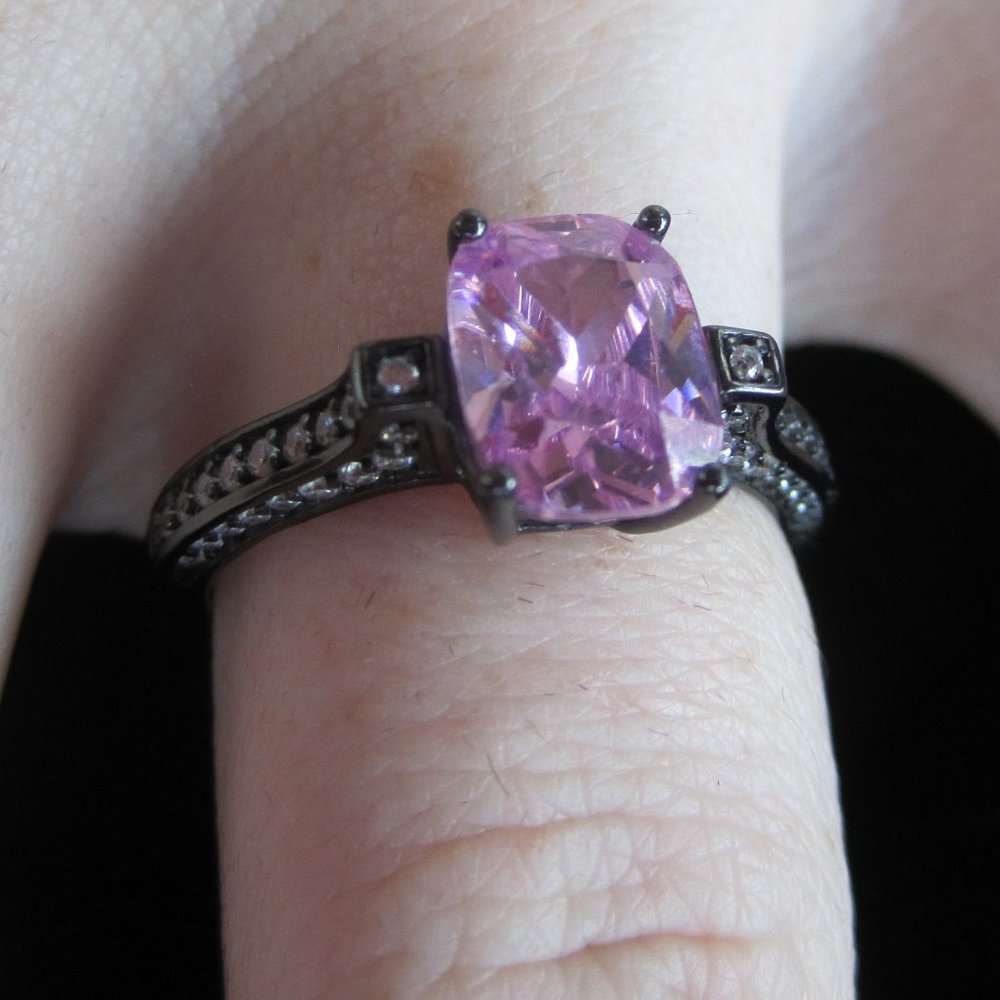 Stunning Black & Silver Ring with pink stone